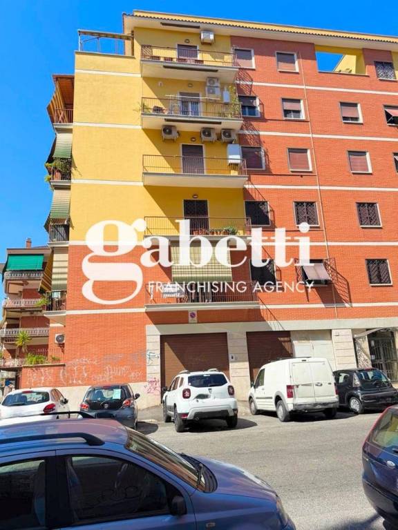 appartamento in vendita a Roma in zona Prenestino-Centocelle