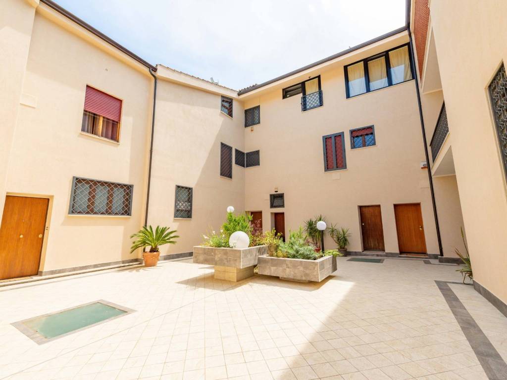 appartamento in vendita a Roma in zona Spinaceto