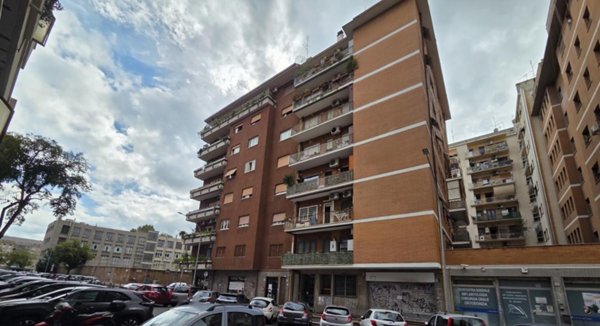 appartamento in vendita a Roma in zona Ostiense