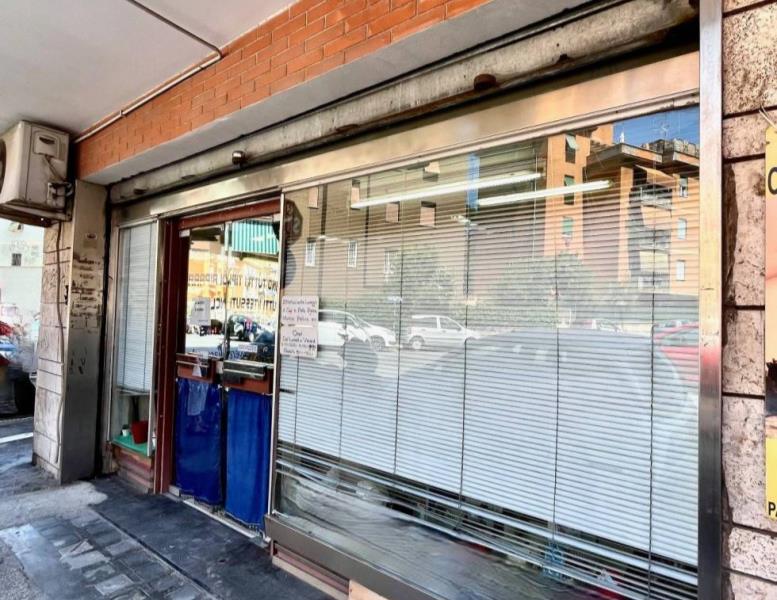 locale commerciale in vendita a Roma in zona Portuense