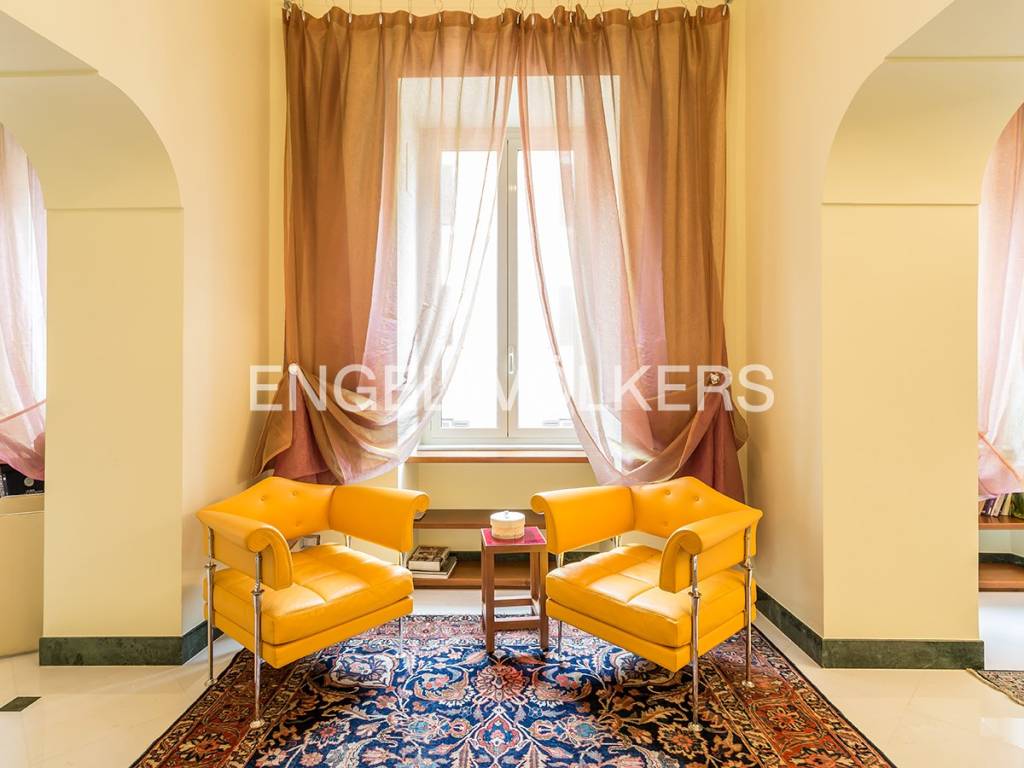 appartamento in vendita a Roma in zona Trevi-Colonna