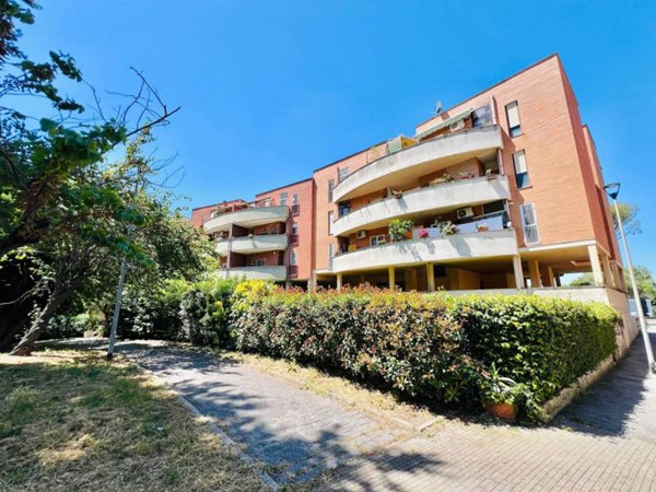 appartamento in vendita a Roma in zona Tor de' Cenci