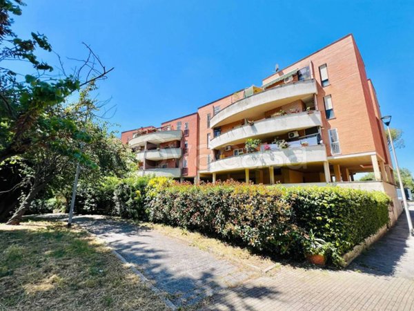 appartamento in vendita a Roma in zona Tor de' Cenci