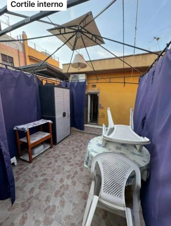 appartamento in vendita a Roma in zona Lago Regillo