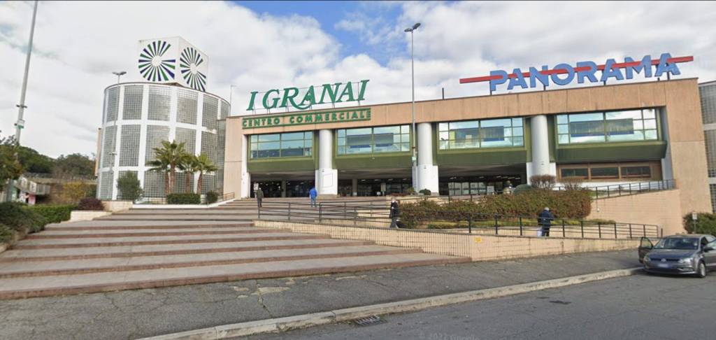 negozio in vendita a Roma in zona Ardeatino