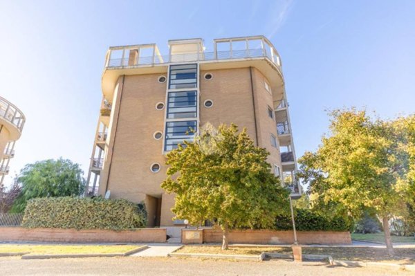 appartamento in vendita a Roma in zona Ostia Antica