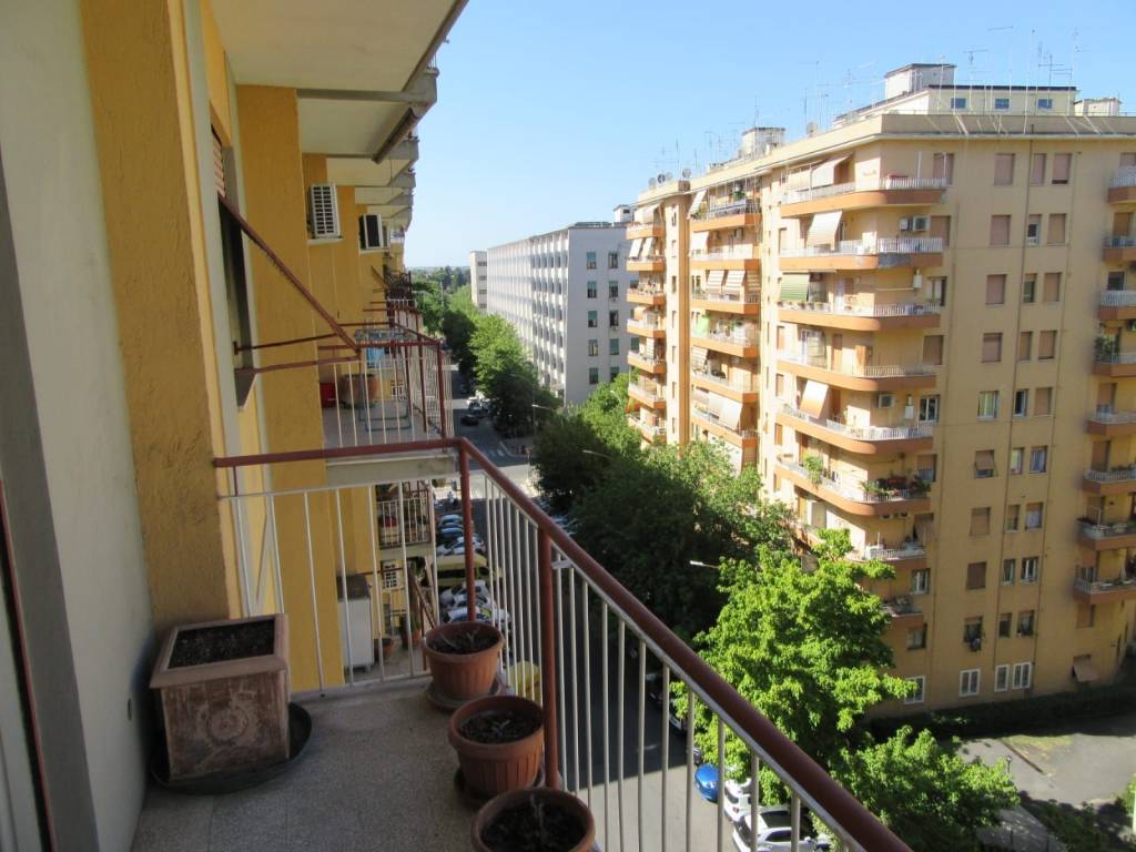 appartamento in vendita a Roma in zona Prenestino-Labicano