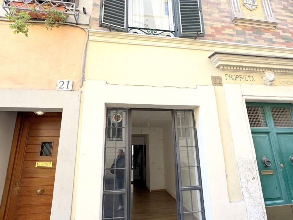 negozio in vendita a Roma in zona Rione Borgo
