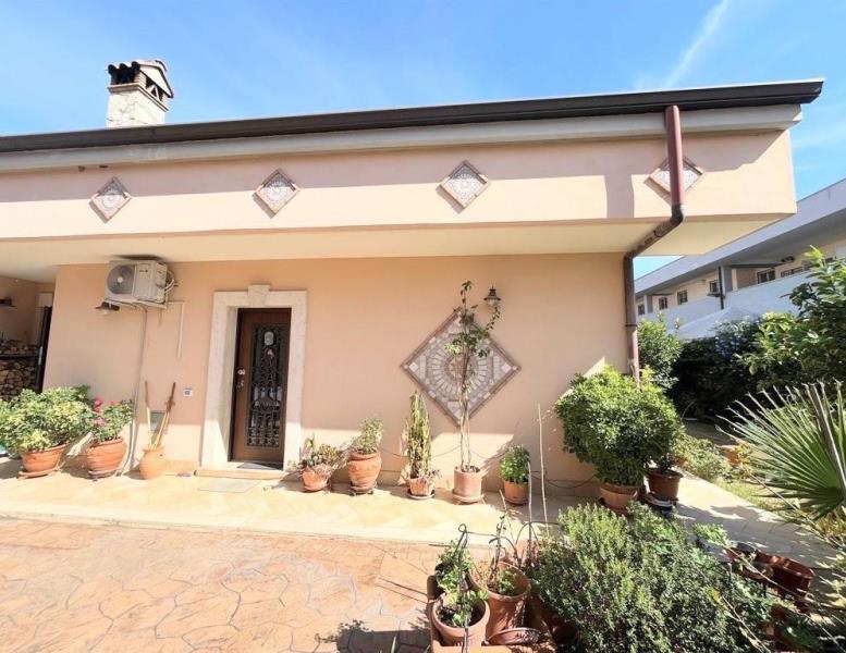 casa indipendente in vendita a Roma in zona Lunghezza