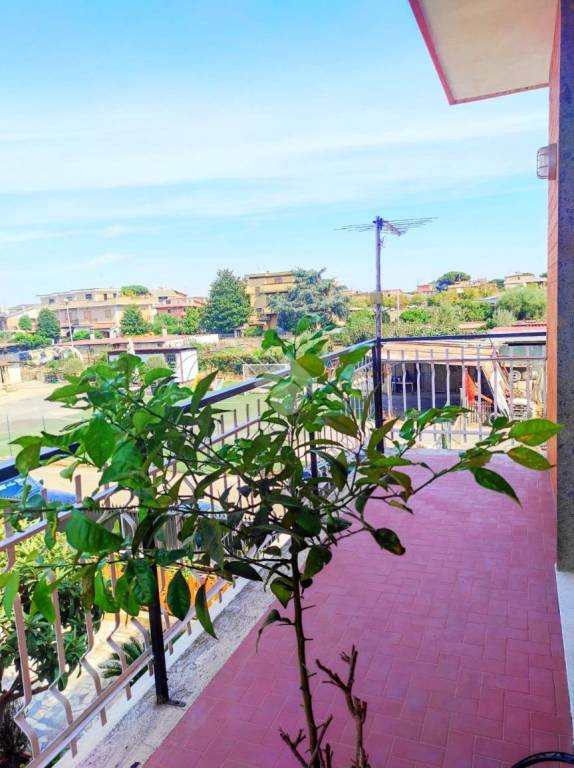 appartamento in vendita a Roma in zona Acilia