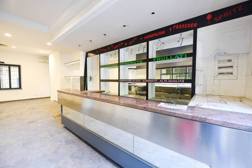 negozio in vendita a Roma in zona Prenestino-Labicano