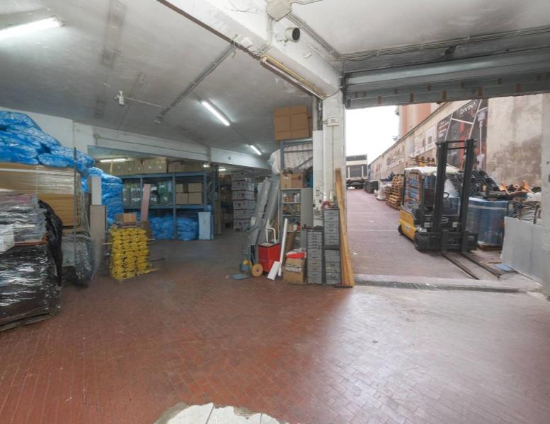 locale commerciale in vendita a Roma in zona Collatino