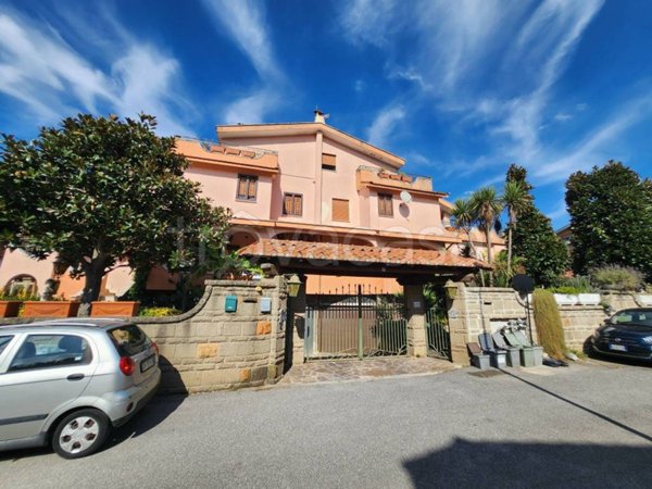 casa indipendente in vendita a Roma in zona Castel di Leva