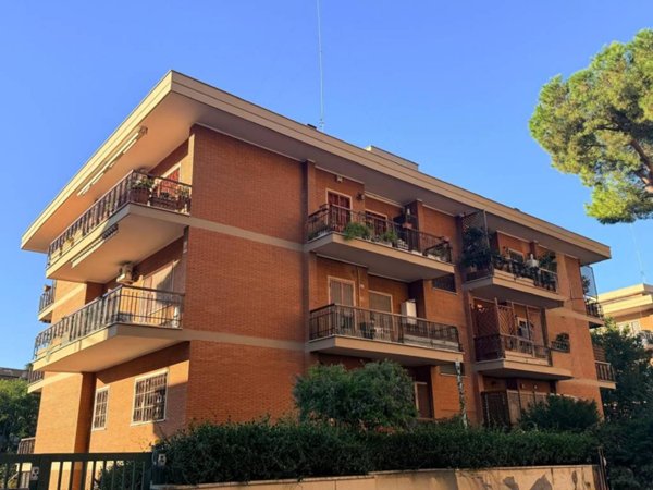 casa indipendente in vendita a Roma in zona Mostacciano