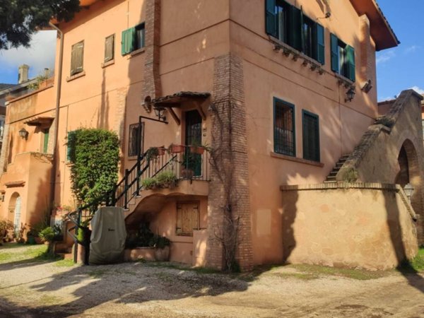 appartamento in vendita a Roma in zona Ardeatino