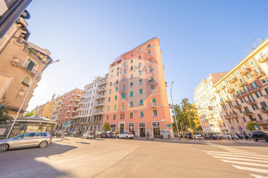 appartamento in vendita a Roma in zona Appio Latino