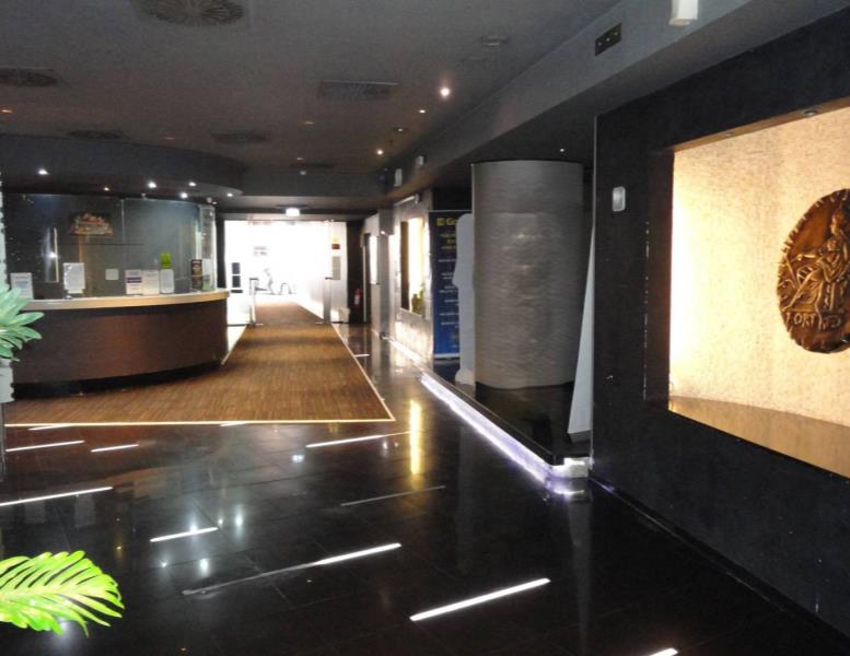 locale commerciale in vendita a Roma in zona Tuscolano