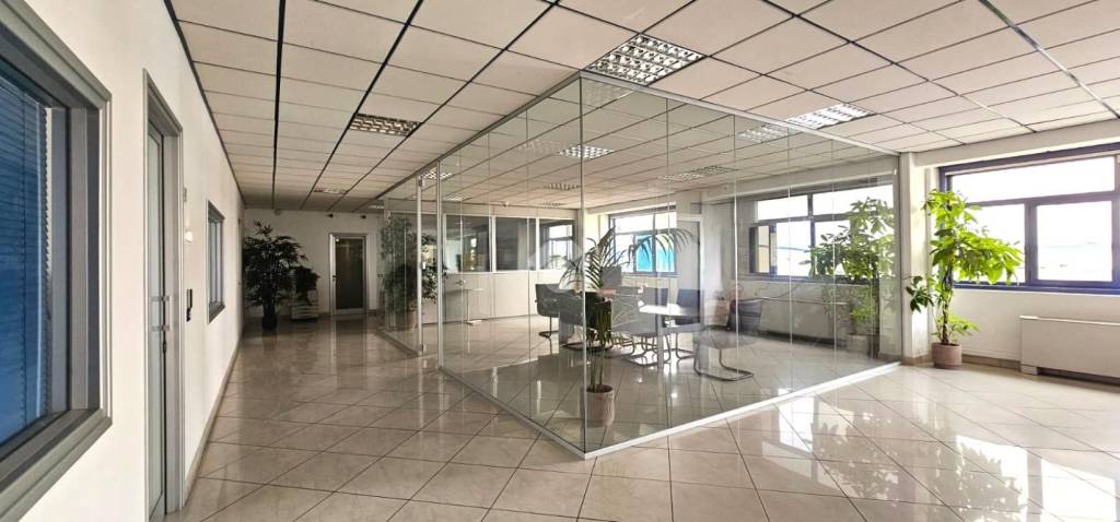 ufficio in vendita a Roma in zona Romanina