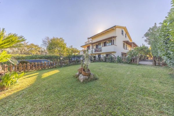 casa indipendente in vendita a Roma in zona Spregamore
