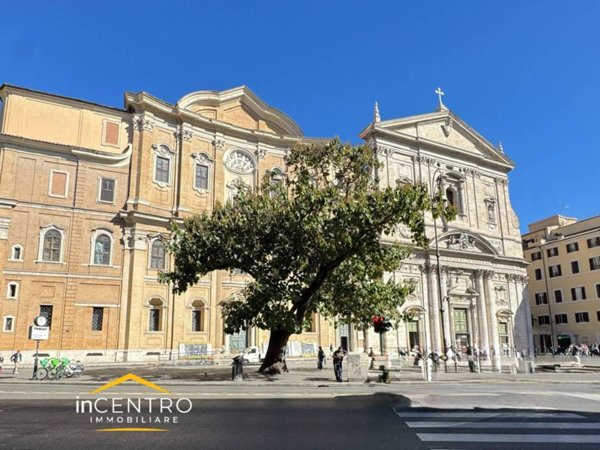 appartamento in vendita a Roma in zona Parione/Sant'Eustachio