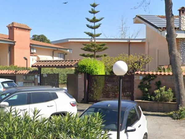 casa indipendente in vendita a Roma in zona Infernetto