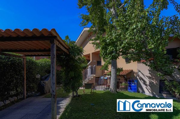 casa indipendente in vendita a Roma in zona Infernetto