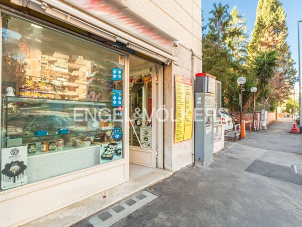 negozio in vendita a Roma in zona Salario