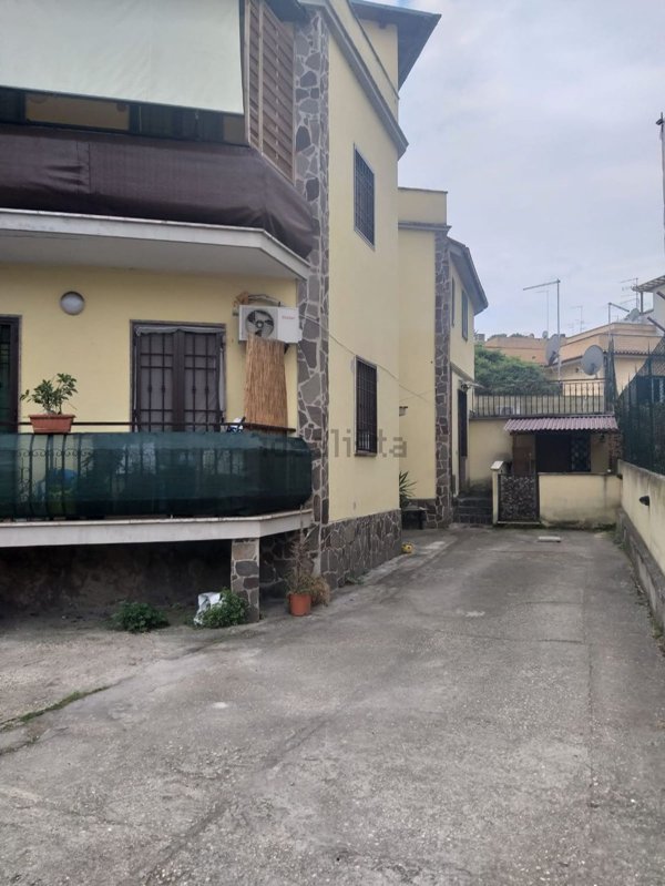 appartamento in vendita a Roma in zona Torre Angela