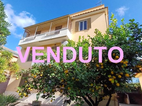 appartamento in vendita a Roma in zona Ardeatino