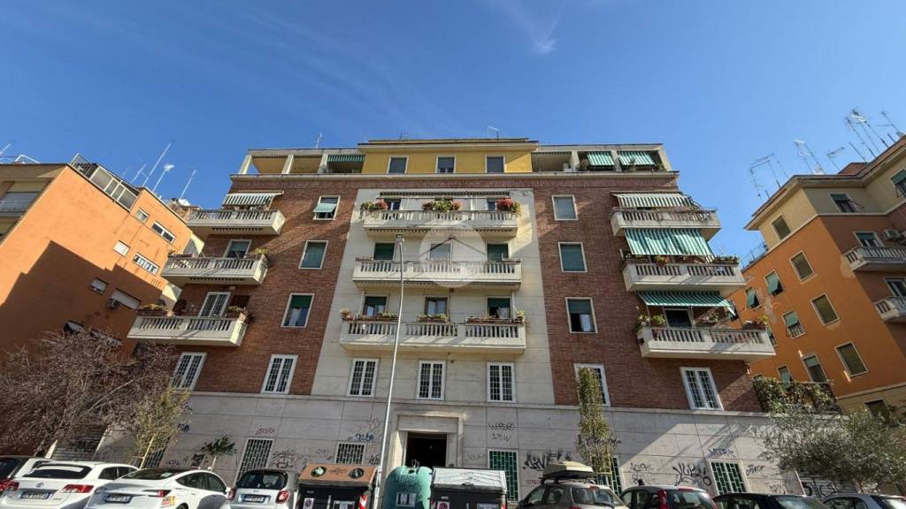 appartamento in vendita a Roma in zona Tuscolano