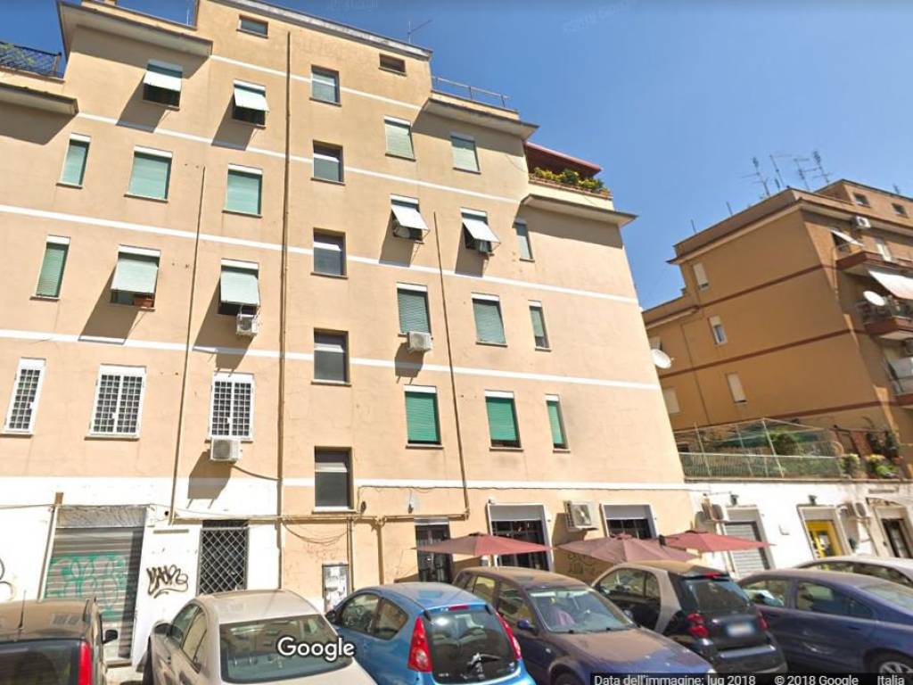 locale commerciale in vendita a Roma in zona Prenestino-Centocelle