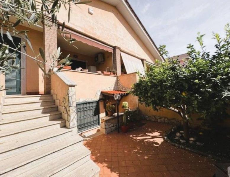 casa indipendente in vendita a Roma in zona Dragona/Bagnoletto