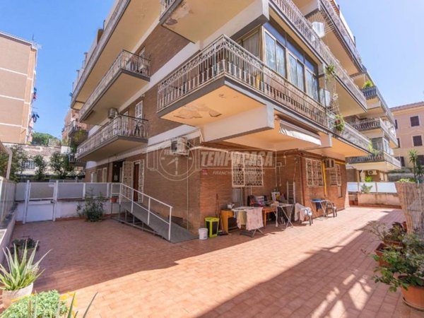 appartamento in vendita a Roma in zona Tuscolano