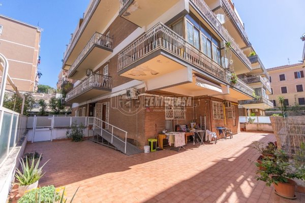 appartamento in vendita a Roma in zona Tuscolano