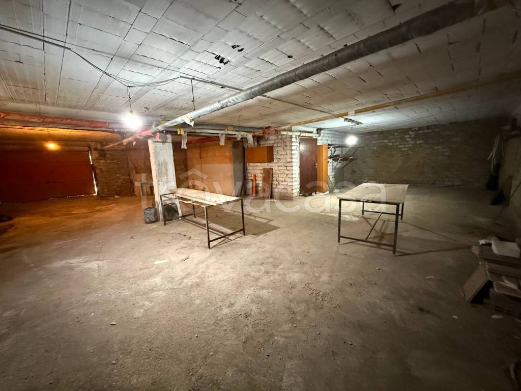 locale di sgombero in vendita a Roma in zona Dragona/Bagnoletto