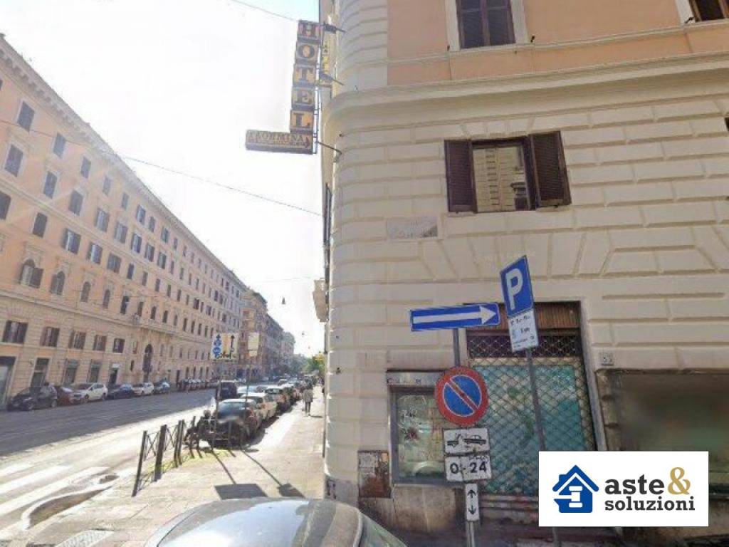 negozio in vendita a Roma in zona Esquilino