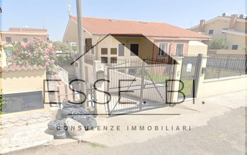 casa indipendente in vendita a Roma in zona Finocchio