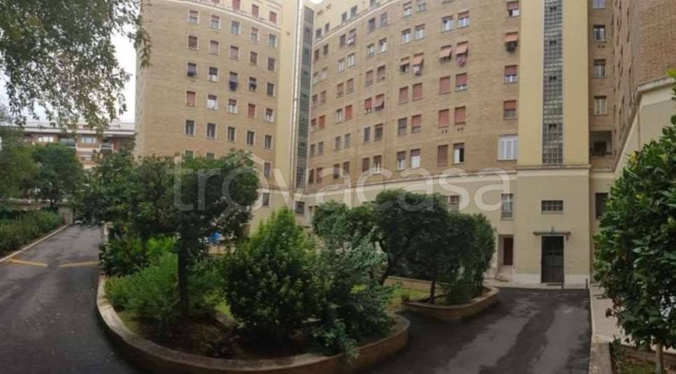 appartamento in vendita a Roma in zona Ardeatino