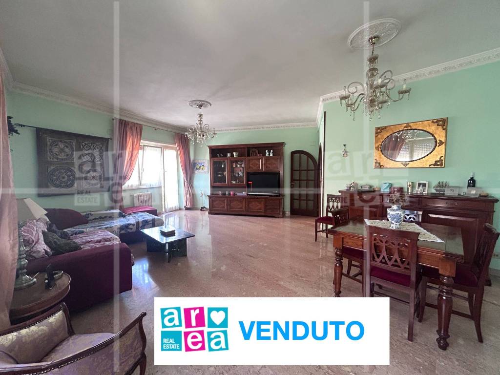 appartamento in vendita a Roma in zona Ardeatino