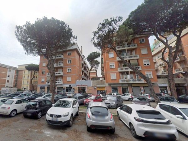 negozio in vendita a Roma in zona Ostia