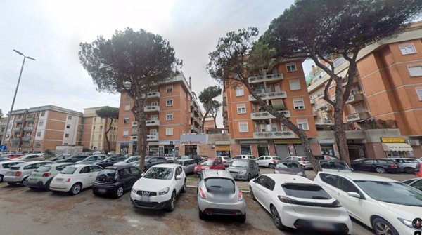 negozio in vendita a Roma in zona Ostia