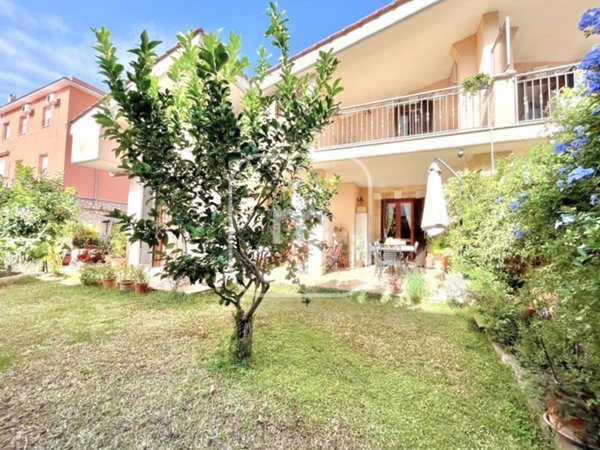 casa indipendente in vendita a Roma in zona Lunghezza