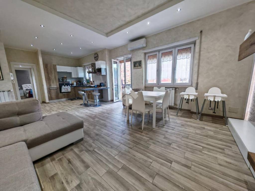 appartamento in vendita a Roma in zona Torre Spaccata