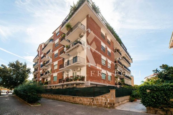 appartamento in vendita a Roma in zona Ardeatino