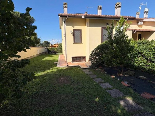 casa indipendente in vendita a Roma in zona Trigoria
