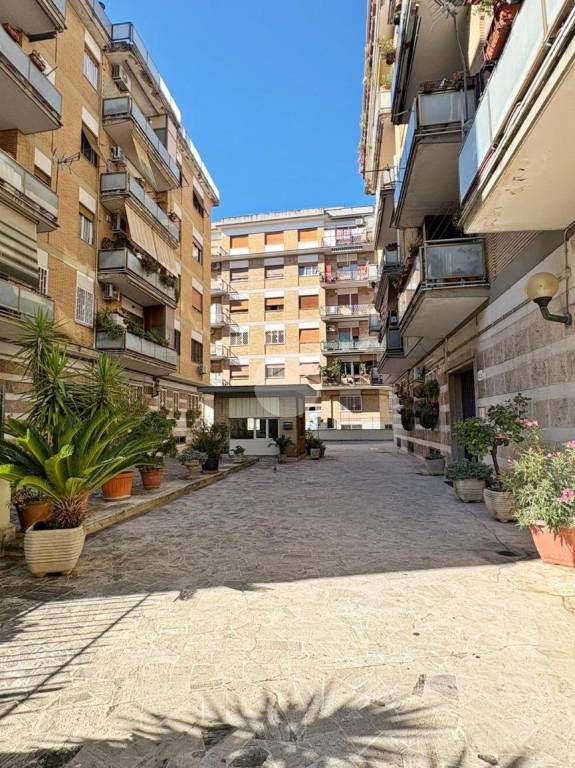appartamento in vendita a Roma in zona Prenestino-Labicano