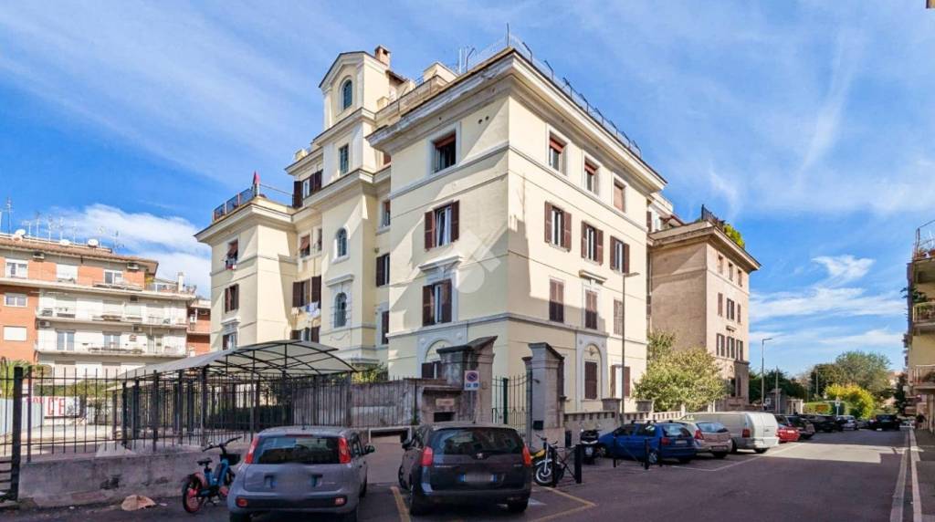 appartamento in vendita a Roma in zona Tuscolano