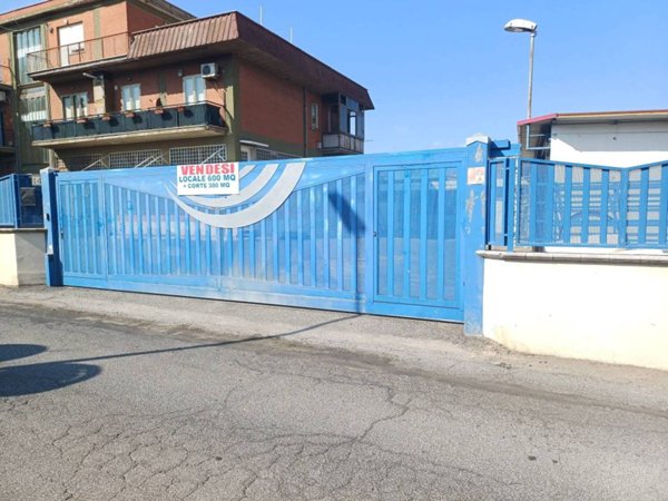 negozio in vendita a Roma in zona Castelverde