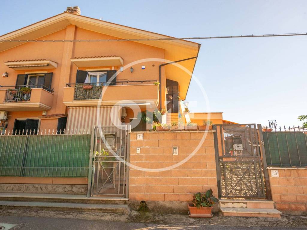 casa indipendente in vendita a Roma in zona Lunghezza