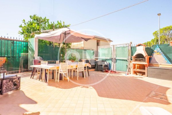 casa indipendente in vendita a Roma in zona Lunghezza